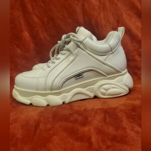 BUFFALO LONDON WHITE PLATFORM SNEAKERS